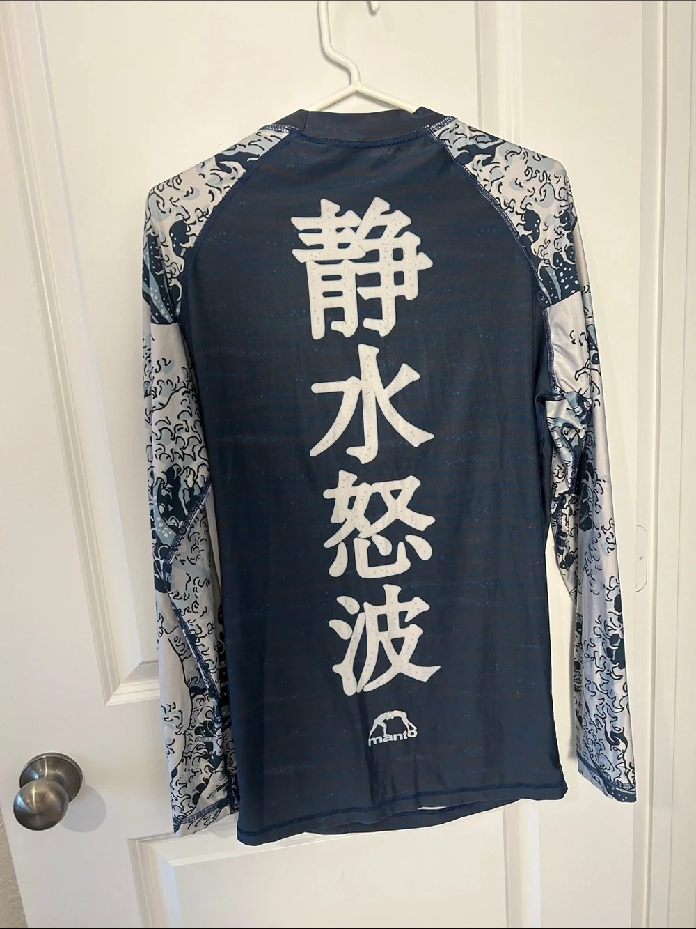 Men's Navy Long-Sleeve Rash Guard with White Wave Sleeves